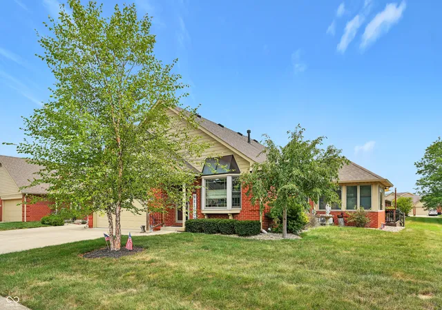 Photo 3 of Sale Pending at 2927 Colony Lake W Dr, Plainfield, IN 46168 | MLS# 22119423 | Listing updated on 2026-09-21