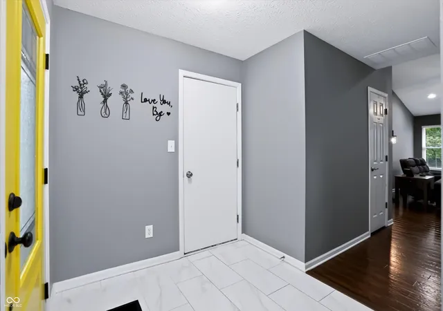 Photo 4 of Single family home for sale at 4846 Oakleigh Pkwy, Greenwood, IN 46143 | MLS# 22119525 | Listing updated on 2026-10-22