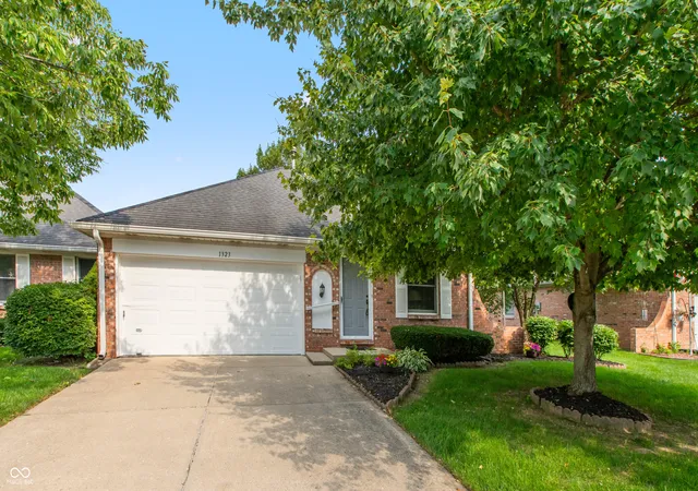 Condo for sale at 1323 Holiday Ln W, Brownsburg, IN 46112 | MLS# 22119562
