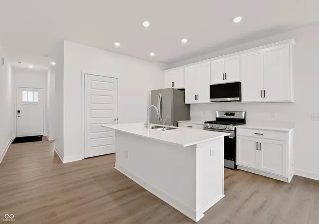 Photo 3 of Single family home for sale at 5192 Foxley Park Ln, Avon, IN 46123 | MLS# 22119655 | Listing updated on 2026-09-21