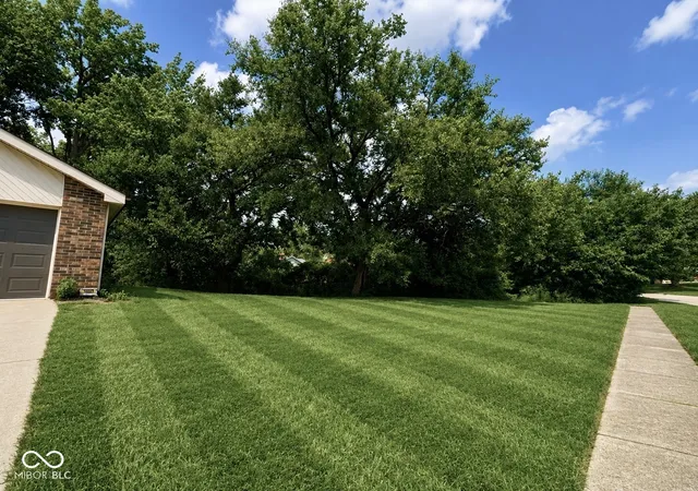 Photo 3 of Sale Pending at 5928 Dollar Hide S Rd, Indianapolis, IN 46221 | MLS# 22119712 | Listing updated on 2026-10-15