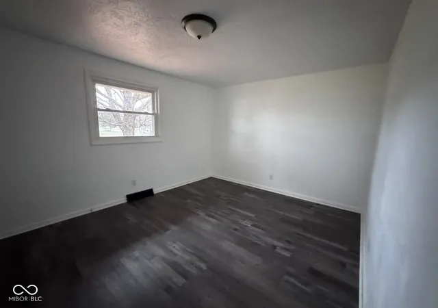 Photo 4 of House for sale at 8436 E State Rd 32, Anderson, IN 46017 | MLS# 22119884 | Listing updated on 2026-09-11