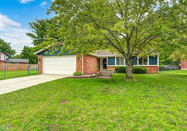 Photo 1 of Single family home for sale at 4115 Hollow Crk Dr, Indianapolis, IN 46268 | MLS# 22119917 | Listing updated on 2026-09-10