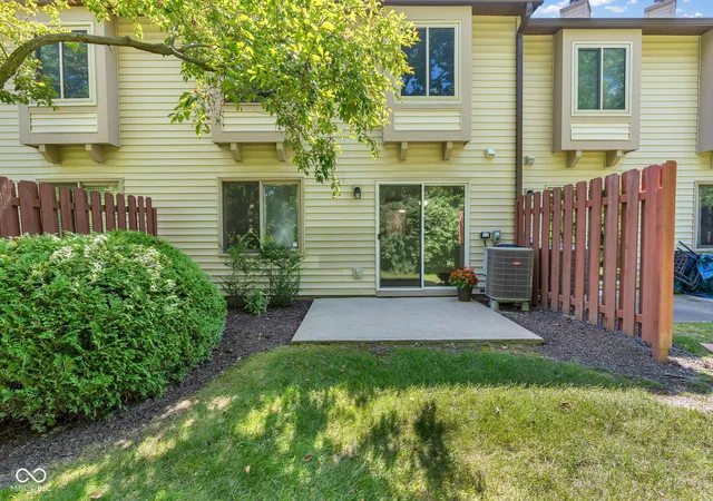 Photo 2 of Condo for sale at 7220 Long Boat Dr, Indianapolis, IN 46250 | MLS# 22119963 | Listing updated on 2026-10-04