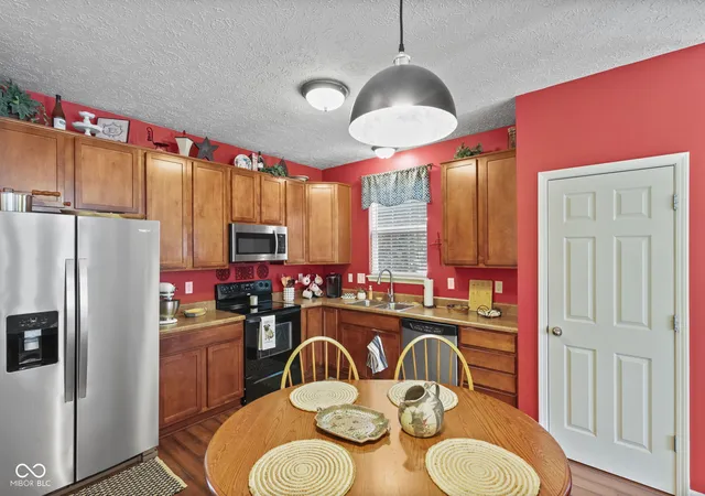 Photo 4 of Single family home for sale at 1381 Brookway Dr, Avon, IN 46123 | MLS# 22120023 | Listing updated on 2026-09-15