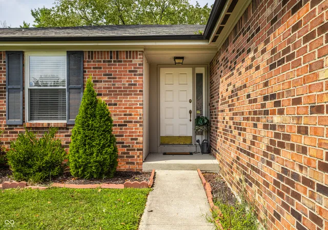 Photo 3 of Sale Pending at 5668 Liberty Crk Dr W, Indianapolis, IN 46254 | MLS# 22120034 | Listing updated on 2026-09-10