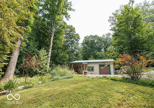 Photo 1 of Single family home for sale at 1405 Lakeside Dr, Spencer, IN 47460 | MLS# 22120076 | Listing updated on 2026-09-15