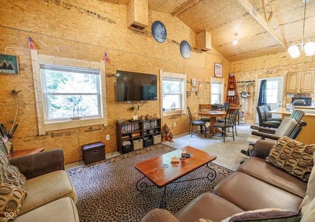 Photo 2 of Single family home for sale at 1405 Lakeside Dr, Spencer, IN 47460 | MLS# 22120076 | Listing updated on 2026-10-27