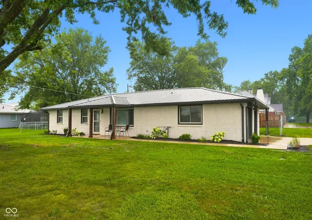 Photo 1 of Single family home for sale at 101 Cottonwood Dr, Anderson, IN 46012 | MLS# 22120083 | Listing updated on 2026-09-22
