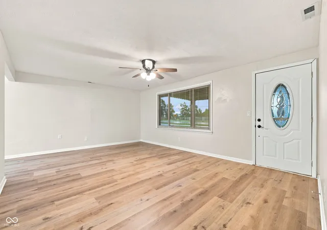Photo 3 of Single family home for sale at 101 Cottonwood Dr, Anderson, IN 46012 | MLS# 22120083 | Listing updated on 2026-09-22