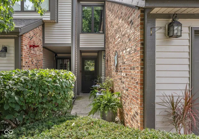 Photo 3 of Condo for sale at 8094 Shorewalk Dr, Indianapolis, IN 46236 | MLS# 22120156 | Listing updated on 2026-10-07