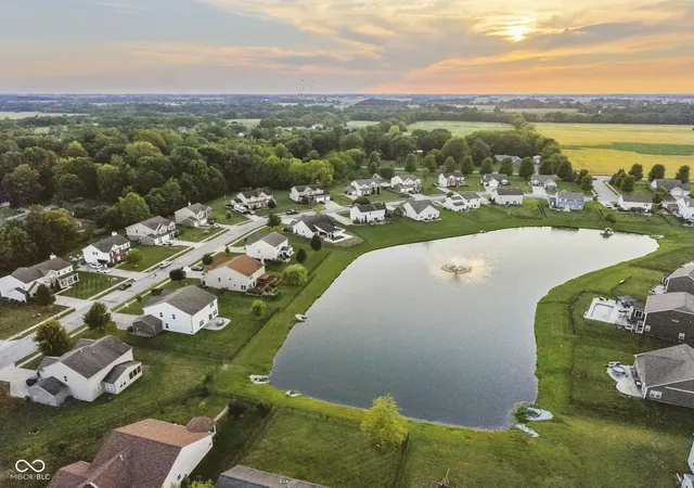 Photo 4 of Single family home for sale at 88 Vermilian Dr, Whiteland, IN 46184 | MLS# 22120186 | Listing updated on 2026-10-07