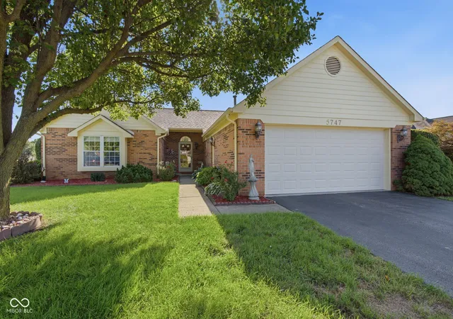 Photo 2 of Sale Pending at 5747 Cross Brg Way, Plainfield, IN 46168 | MLS# 22120266 | Listing updated on 2026-09-10