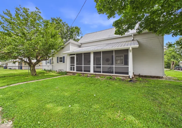 Photo 2 of Sale Pending at 558 Central Ave, Middletown, IN 47356 | MLS# 22120286 | Listing updated on 2026-09-15