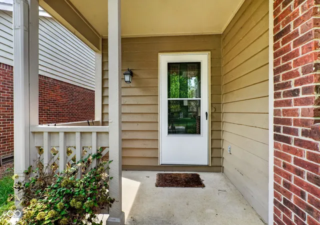 Photo 4 of Sale Pending at 7042 Steinmeier Dr, Indianapolis, IN 46220 | MLS# 22120333 | Listing updated on 2026-09-23