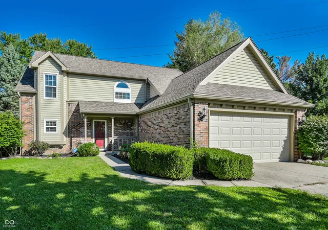 Photo 2 of Single family home for sale at 7730 Holw Ridge Cir, Indianapolis, IN 46256 | MLS# 22120431 | Listing updated on 2026-10-06