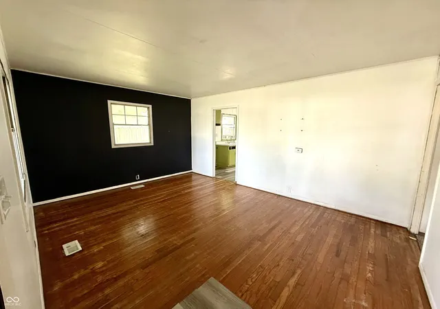 Photo 2 of Single family home for sale at 135 W South B St, Gas City, IN 46933 | MLS# 22120474 | Listing updated on 2026-09-25
