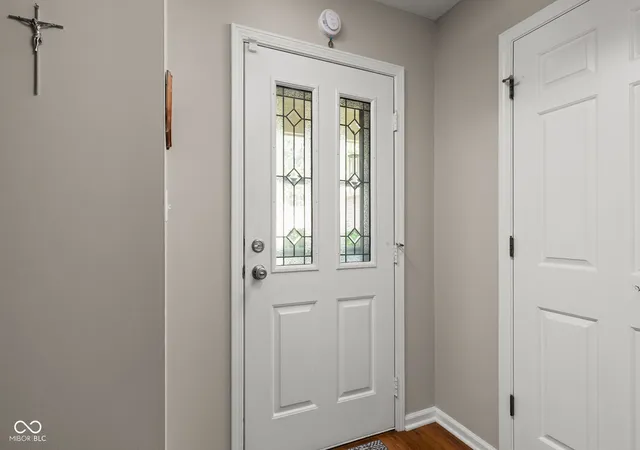Photo 4 of Single family home for sale at 6935 Steinmeier Dr W, Indianapolis, IN 46220 | MLS# 22120505 | Listing updated on 2026-10-27