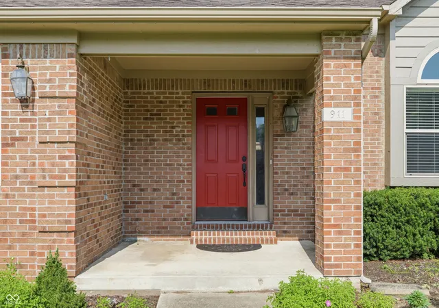 Photo 3 of Single family home for sale at 911 Silver Valley Dr, Greenwood, IN 46142 | MLS# 22120528 | Listing updated on 2026-10-02