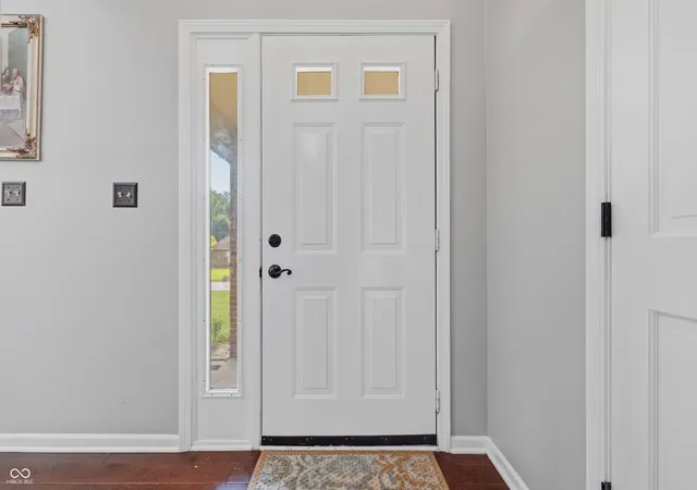 Photo 3 of Single family home for sale at 911 Silver Valley Dr, Greenwood, IN 46142 | MLS# 22120528 | Listing updated on 2026-10-02