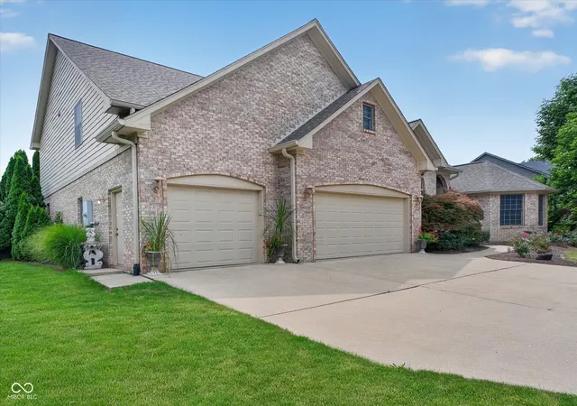 Photo 3 of Single family home for sale at 4365 W Woodbridge Ln, New Palestine, IN 46163 | MLS# 22120566 | Listing updated on 2026-09-10