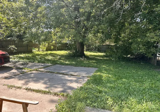Photo 3 of Single family home for sale at 226 N Jefferson St, Brownsburg, IN 46112 | MLS# 22120665 | Listing updated on 2026-09-14