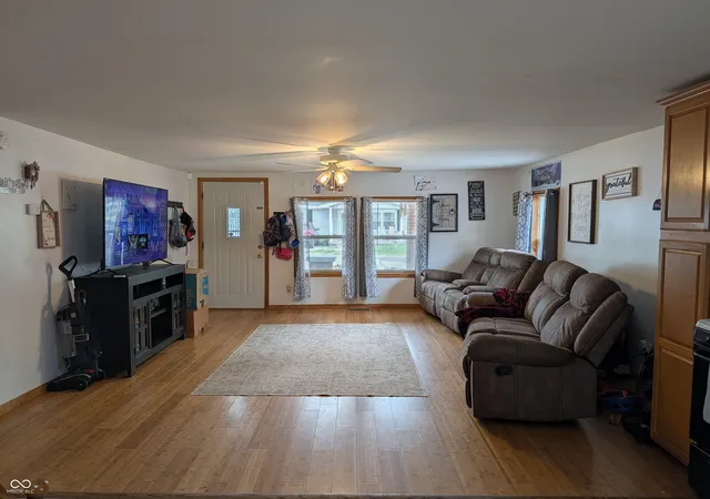 Photo 3 of Single family home for sale at 232 Pence St, Columbus, IN 47201 | MLS# 22120700 | Listing updated on 2026-09-10