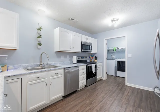 Photo 3 of Condo for sale at 5405 Allero Dr, Indianapolis, IN 46237 | MLS# 22120746 | Listing updated on 2026-10-07