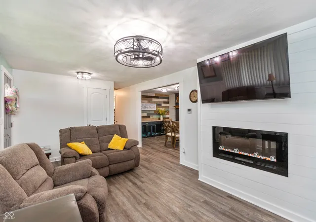 Photo 3 of Sale Pending at 7360 N County Rd 150 E, Pittsboro, IN 46167 | MLS# 22120748 | Listing updated on 2026-09-15