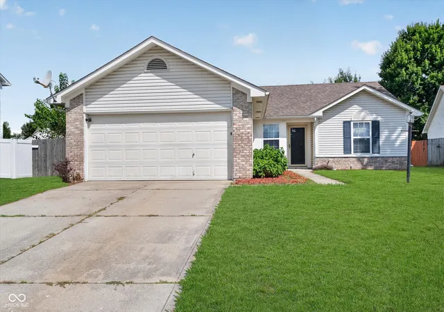 Photo 2 of Sale Pending at 5742 Ashcroft Dr, Indianapolis, IN 46221 | MLS# 22120792 | Listing updated on 2026-09-30
