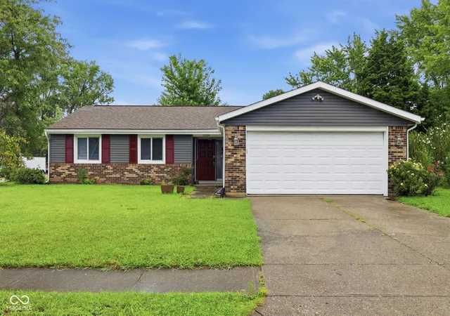 Photo 2 of Sale Pending at 3220 Lacy Ct, Indianapolis, IN 46227 | MLS# 22120919 | Listing updated on 2026-09-11
