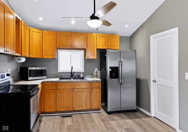 Photo 4 of Single family home for sale at 6339 Vigo Dr, Clayton, IN 46118 | MLS# 22120926 | Listing updated on 2026-09-24