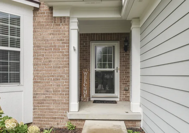 Photo 3 of Single family home for sale at 526 King Fisher Dr, Brownsburg, IN 46112 | MLS# 22120938 | Listing updated on 2026-09-10