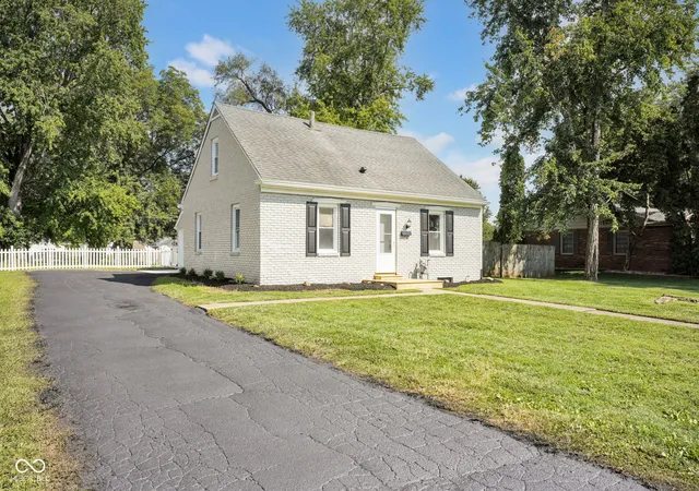 Photo 1 of Single family home for sale at 3415 Westenedge Dr, Columbus, IN 47203 | MLS# 22121013 | Listing updated on 2026-10-19