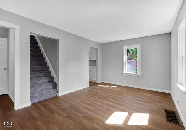 Photo 3 of Single family home for sale at 3415 Westenedge Dr, Columbus, IN 47203 | MLS# 22121013 | Listing updated on 2026-10-19