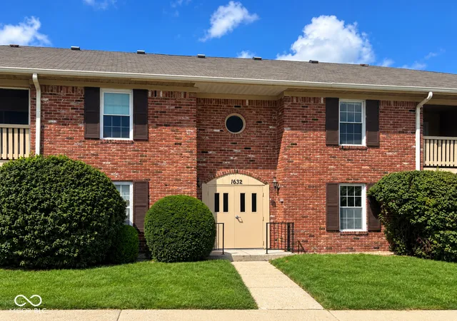 Photo 1 of Condo for sale at 1632 Queensbridge Sq #5, Indianapolis, IN 46219 | MLS# 22121024 | Listing updated on 2026-09-30