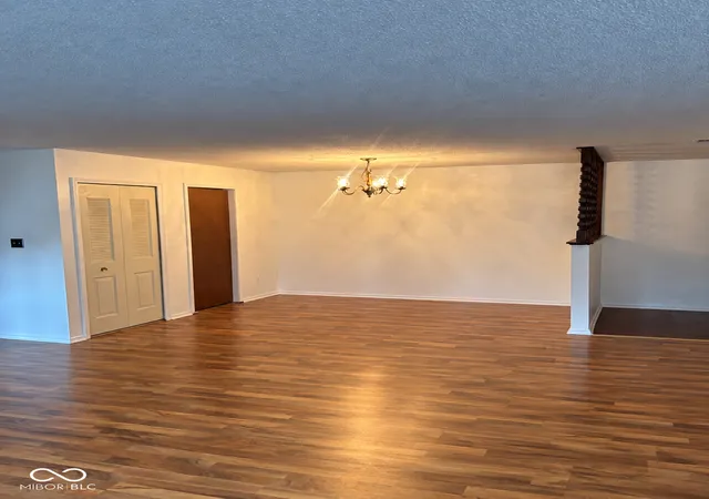 Photo 3 of Condo for sale at 1632 Queensbridge Sq #5, Indianapolis, IN 46219 | MLS# 22121024 | Listing updated on 2026-09-30