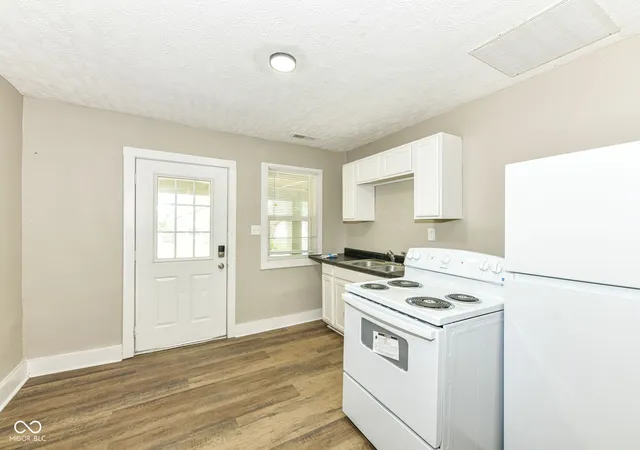 Photo 4 of Sale Pending at 2930 N Dearborn St, Indianapolis, IN 46218 | MLS# 22121036 | Listing updated on 2026-10-20