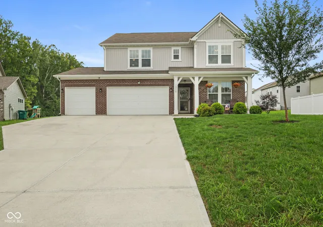 Photo 3 of Single family home for sale at 13750 N Clara Ct, Camby, IN 46113 | MLS# 22121163 | Listing updated on 2026-09-28