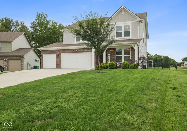 Photo 4 of Single family home for sale at 13750 N Clara Ct, Camby, IN 46113 | MLS# 22121163 | Listing updated on 2026-09-28