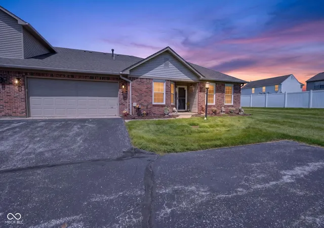 Photo 2 of Condo for sale at 6214 Robinwood Ln, Indianapolis, IN 46237 | MLS# 22121168 | Listing updated on 2026-09-29
