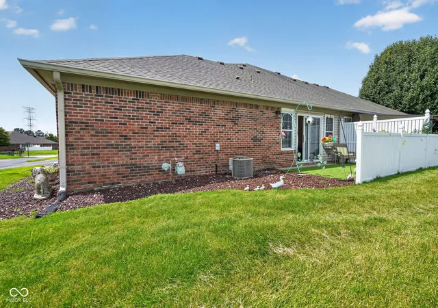 Photo 3 of Condo for sale at 6214 Robinwood Ln, Indianapolis, IN 46237 | MLS# 22121168 | Listing updated on 2026-09-29
