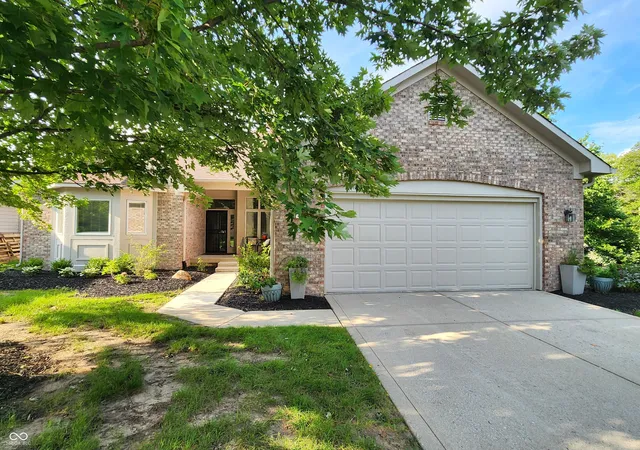 Single family home for sale at 11548 Applewood Cir, Carmel, IN 46032 | MLS# 22121189