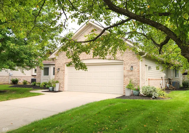 Photo 1 of Single family home for sale at 11548 Applewood Cir, Carmel, IN 46032 | MLS# 22121189 | Listing updated on 2026-09-21