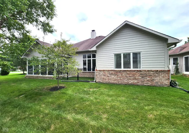 Photo 3 of Single family home for sale at 11548 Applewood Cir, Carmel, IN 46032 | MLS# 22121189 | Listing updated on 2026-09-21