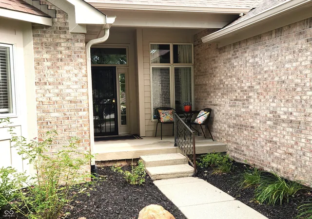 Photo 4 of Single family home for sale at 11548 Applewood Cir, Carmel, IN 46032 | MLS# 22121189 | Listing updated on 2026-09-21