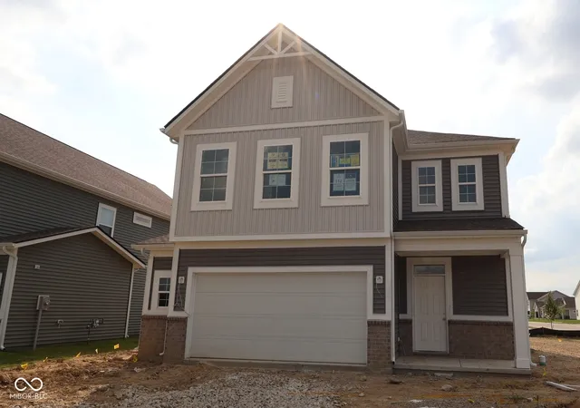 Photo 2 of Single family home for sale at 2307 Bear Oak Run, Shelbyville, IN 46176 | MLS# 22121205 | Listing updated on 2026-09-29
