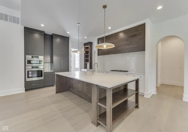 Photo 3 of Single family home for sale at 10880 Dartmoor Ct, Zionsville, IN 46077 | MLS# 22121364 | Listing updated on 2026-09-21