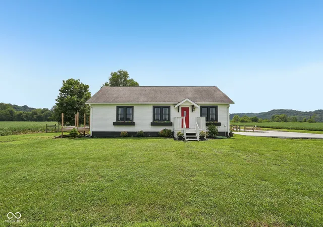 Photo 3 of Sale Pending at 2225 Cramertown, Martinsville, IN 46151 | MLS# 22121399 | Listing updated on 2026-09-10