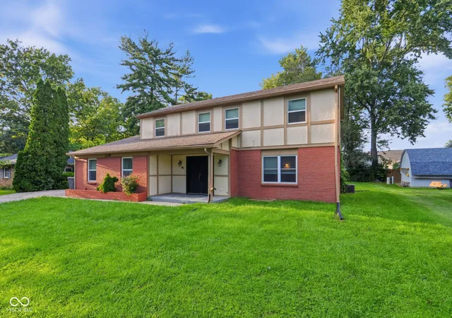 Photo 2 of Single family home for sale at 1248 Munsee Cir, Indianapolis, IN 46228 | MLS# 22121412 | Listing updated on 2026-10-02